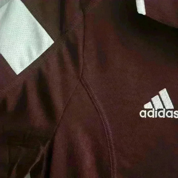 Adidas athletic sports t-shirt maroon in size medium perfect condition - Picture 2 of 4